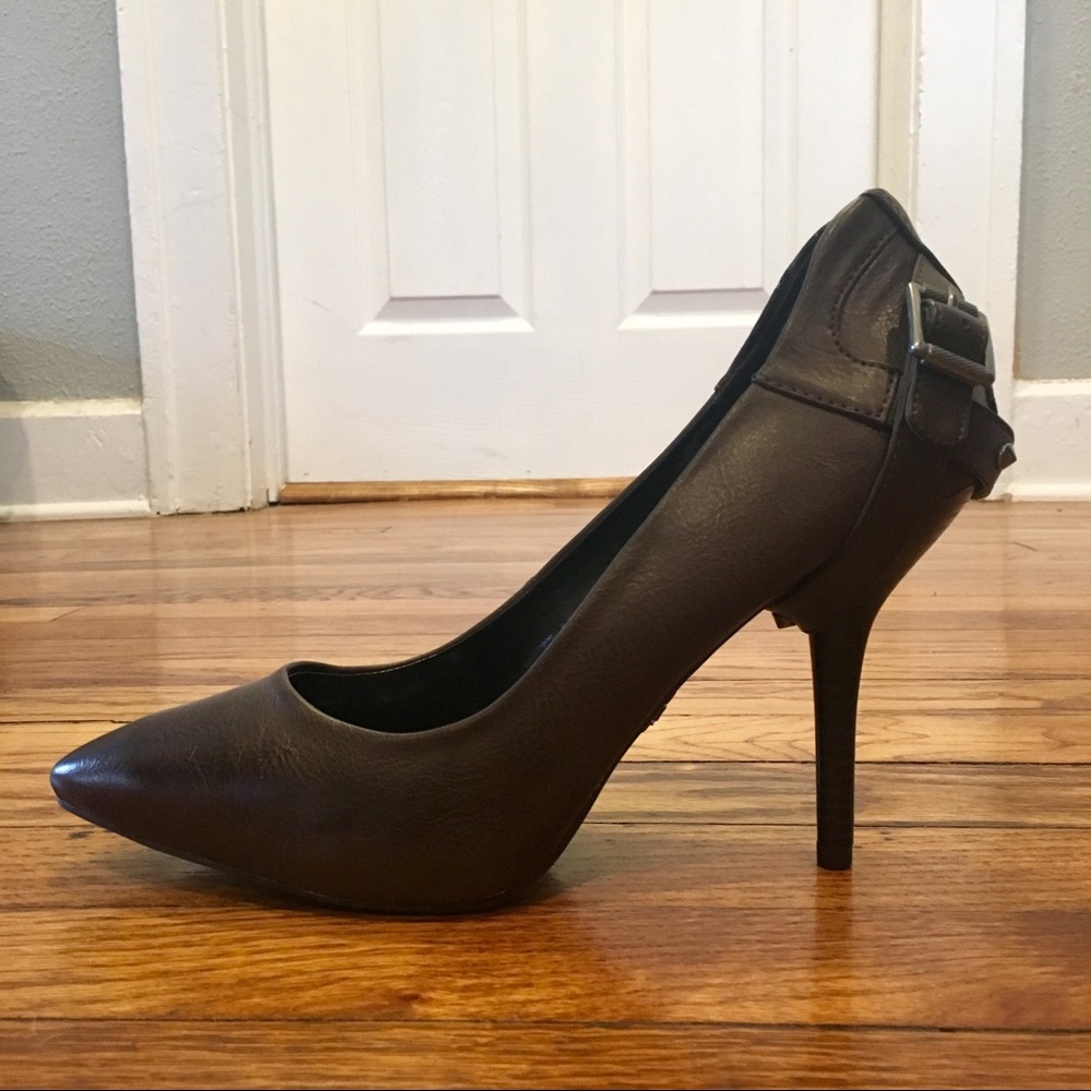 NWOT Simply Vera Vera Wang Brown Leather Heels